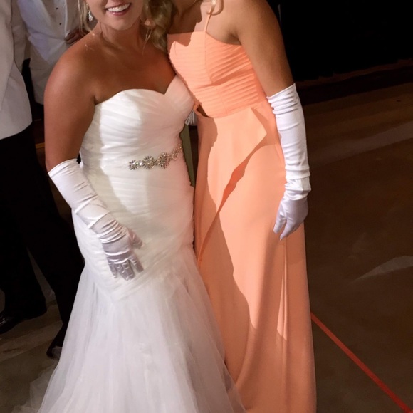 Beautiful peach long gown with straps and a ruffle - Picture 6 of 9